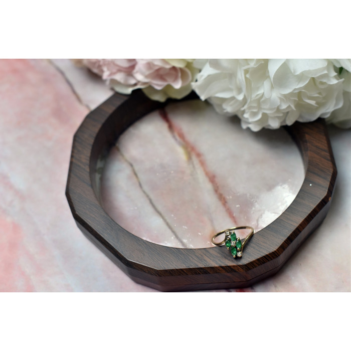 Sky Jewelry Золотое кольцо с изумрудом и бриллиантами