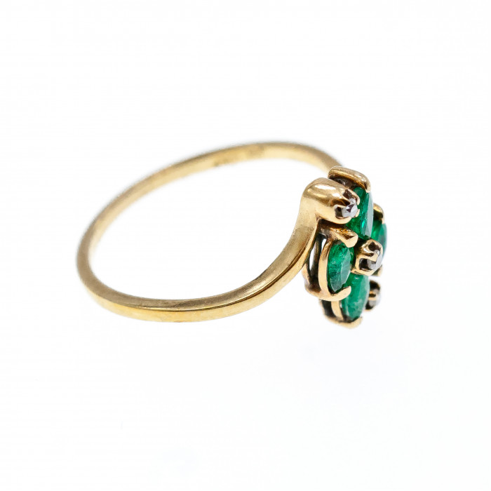 Sky Jewelry Золотое кольцо с изумрудом и бриллиантами