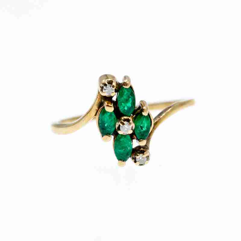 Sky Jewelry Золотое кольцо с изумрудом и бриллиантами