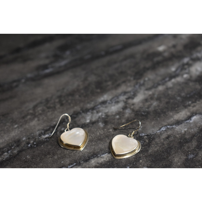 Sky Jewelry Серебряные серьги-сердца с лунным камнем