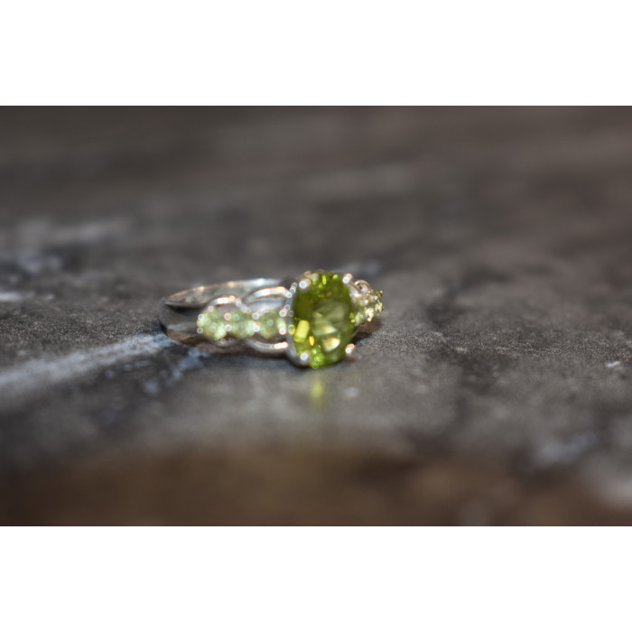 Sky Jewelry Серебряное кольцо с камнями Перидот и Цаворит
