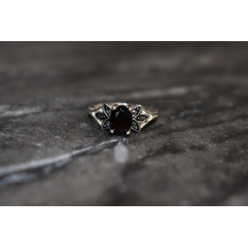 Sky Jewelry Серебряное кольцо с Гранатом и черным нефритом