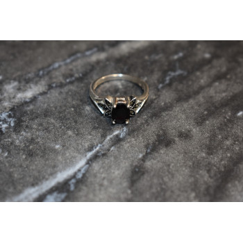 Sky Jewelry Серебряное кольцо с Гранатом и черным нефритом