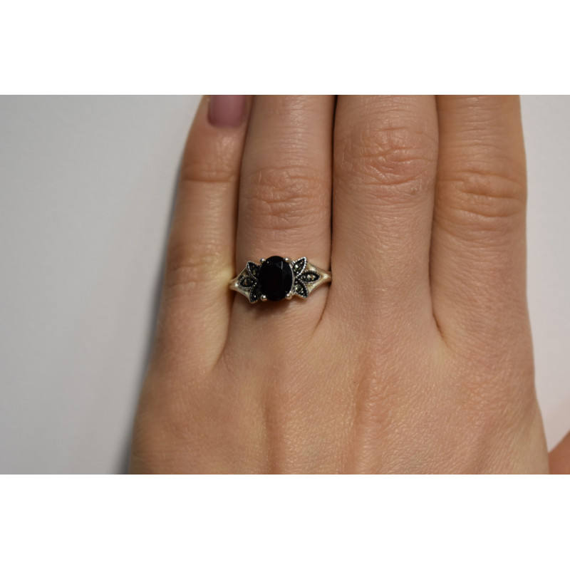 Sky Jewelry Серебряное кольцо с Гранатом и черным нефритом