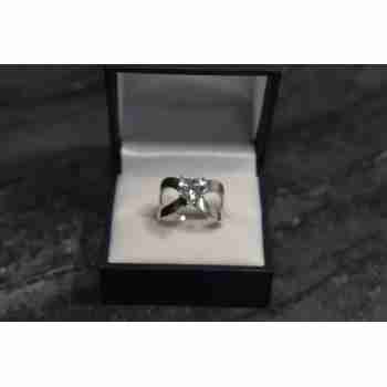 Sky Jewelry Серебряное кольцо с камнем в форме сердца фианит