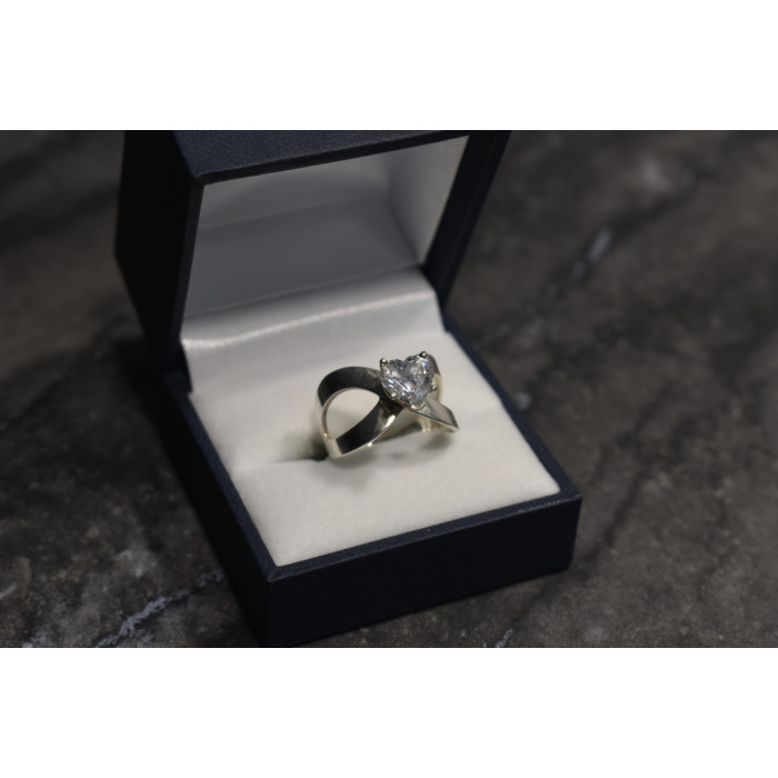 Sky Jewelry Серебряное кольцо с камнем в форме сердца фианит