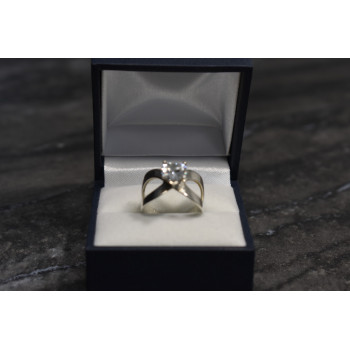 Sky Jewelry Серебряное кольцо с камнем в форме сердца фианит