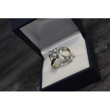 Sky Jewelry Серебряное кольцо с камнем в форме сердца фианит