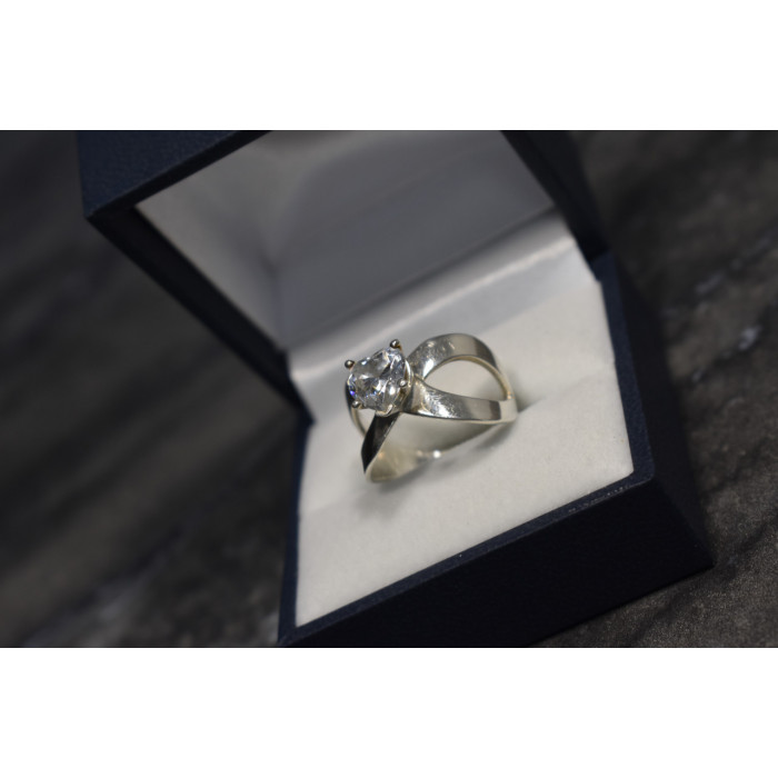 Sky Jewelry Серебряное кольцо с камнем в форме сердца фианит