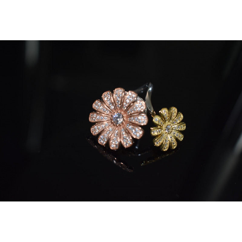 Sky Jewelry Серебряное кольцо 925 пробы с фианитами *Цветы*