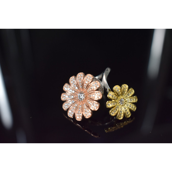 Sky Jewelry Серебряное кольцо 925 пробы с фианитами *Цветы*