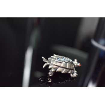 Sky Jewelry Серебряная брошь *Черепаха* с голубыми и красными фианитами