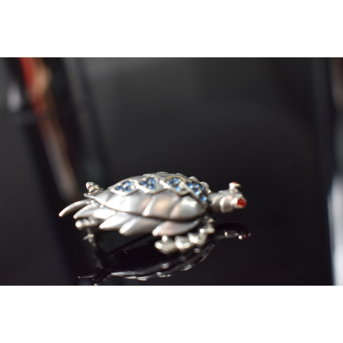 Sky Jewelry Серебряная брошь *Черепаха* с голубыми и красными фианитами