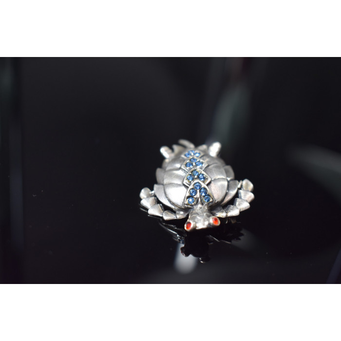Sky Jewelry Серебряная брошь *Черепаха* с голубыми и красными фианитами