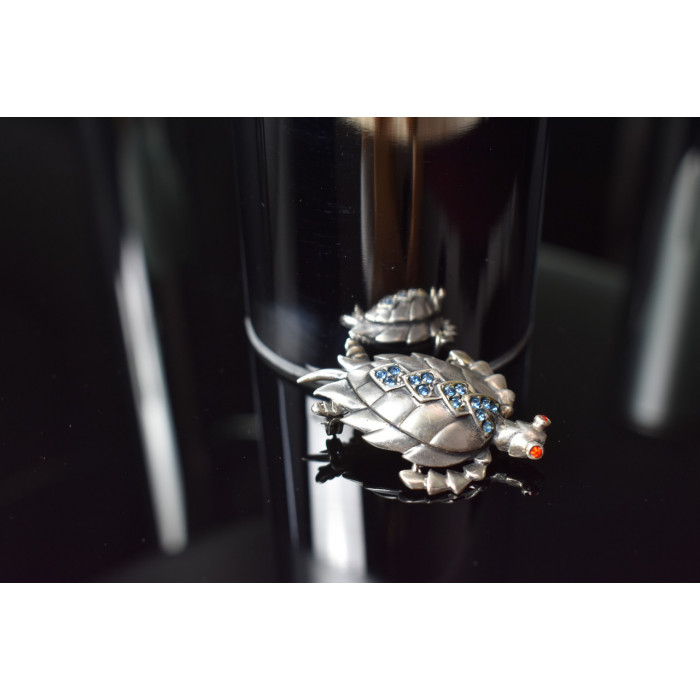 Sky Jewelry Серебряная брошь *Черепаха* с голубыми и красными фианитами