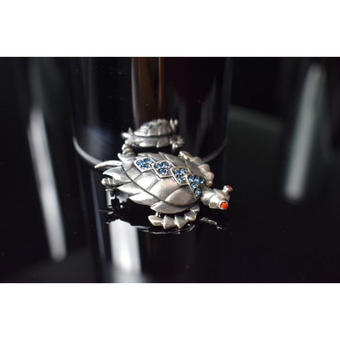 Sky Jewelry Серебряная брошь *Черепаха* с голубыми и красными фианитами