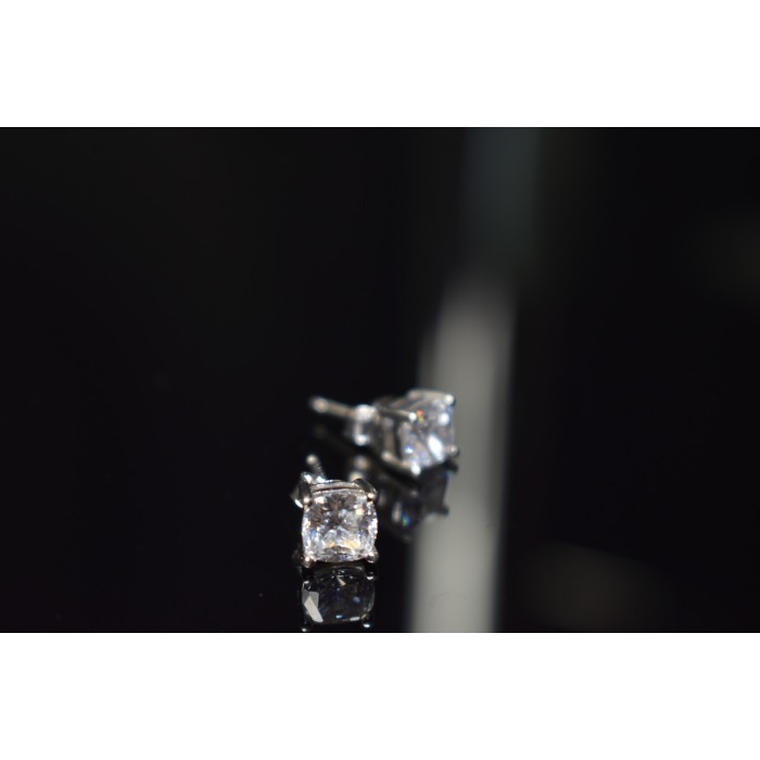 Sky Jewelry Серебряные серьги-гвоздики с камнем Гошенит (берилл)