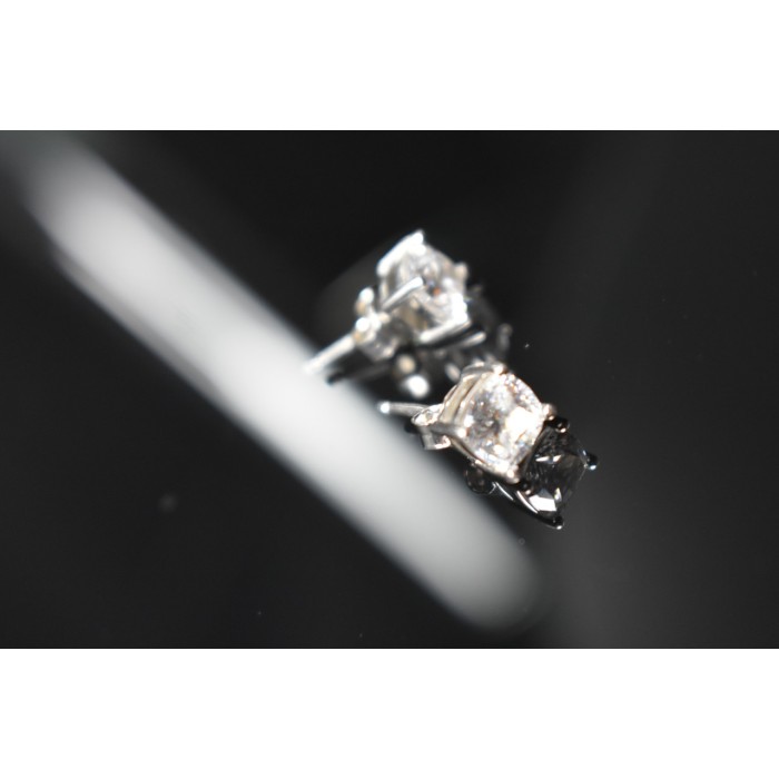 Sky Jewelry Серебряные серьги-гвоздики с камнем Гошенит (берилл)