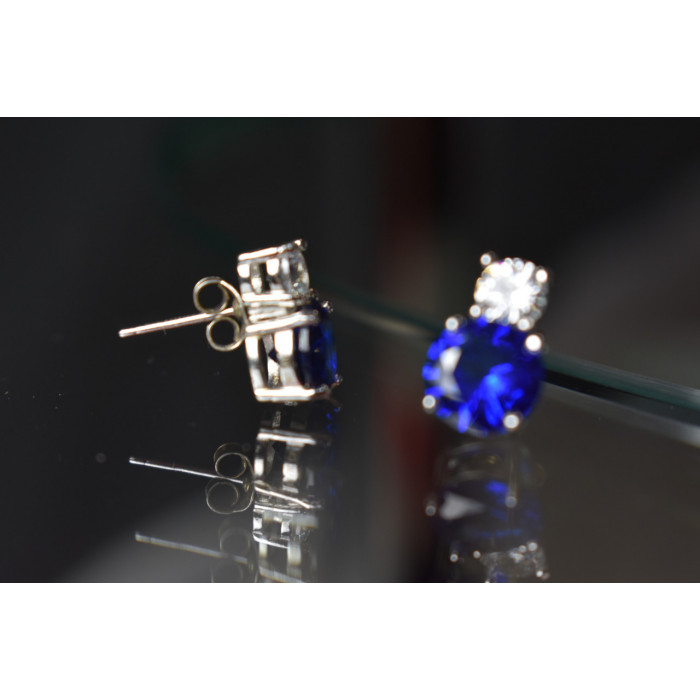 Sky Jewelry Серебряные серьги-гвоздики с камнем Сапфировая Шпинель и фианитом