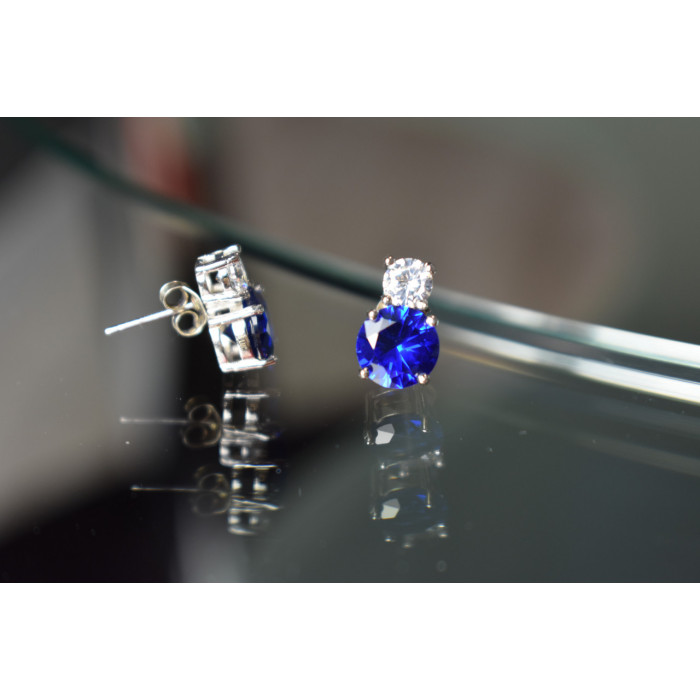 Sky Jewelry Серебряные серьги-гвоздики с камнем Сапфировая Шпинель и фианитом