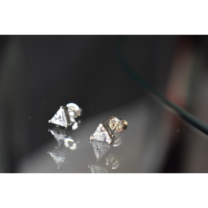 Sky Jewelry Серебряные серьги-гвоздики с камнем Гошенит (берилл)