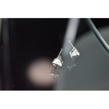 Sky Jewelry Серебряные серьги-гвоздики с камнем Гошенит (берилл)