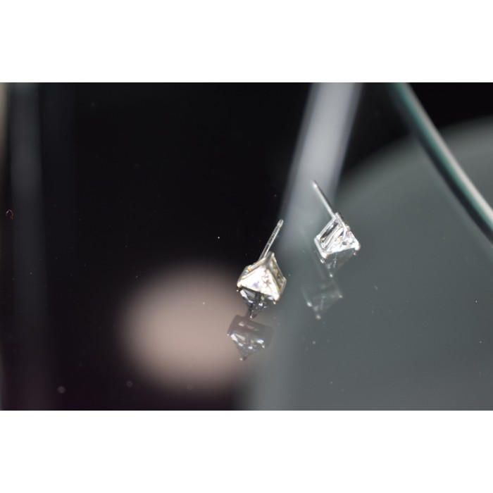 Sky Jewelry Серебряные серьги-гвоздики с камнем Гошенит (берилл)