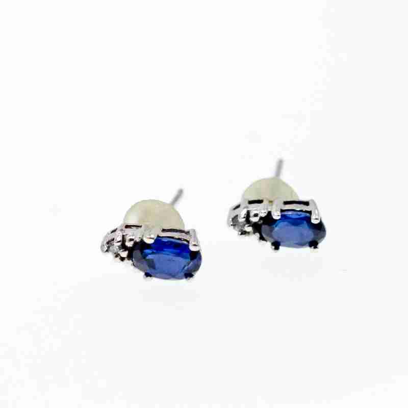 Sky Jewelry Золотые серьги-гвоздики с камнем Лондон Топаз и бриллиантами