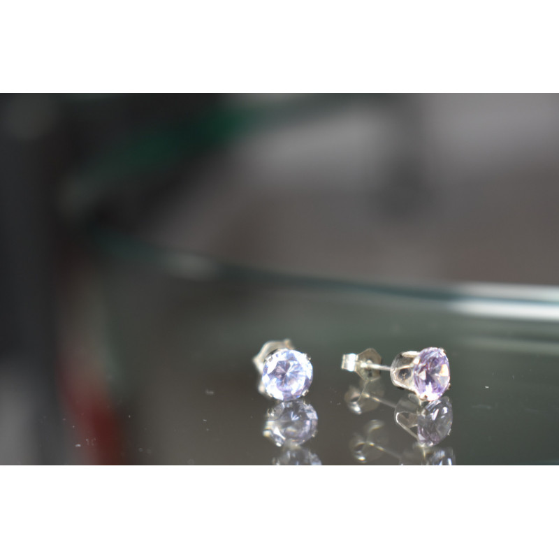 Sky Jewelry Серебряные серьги-гвоздики с сиреневым фианитом