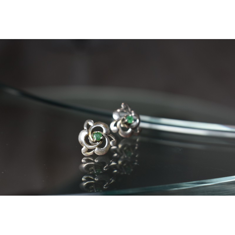 Sky Jewelry Серебряные серьги-гвоздики 925 проба с Изумрудом