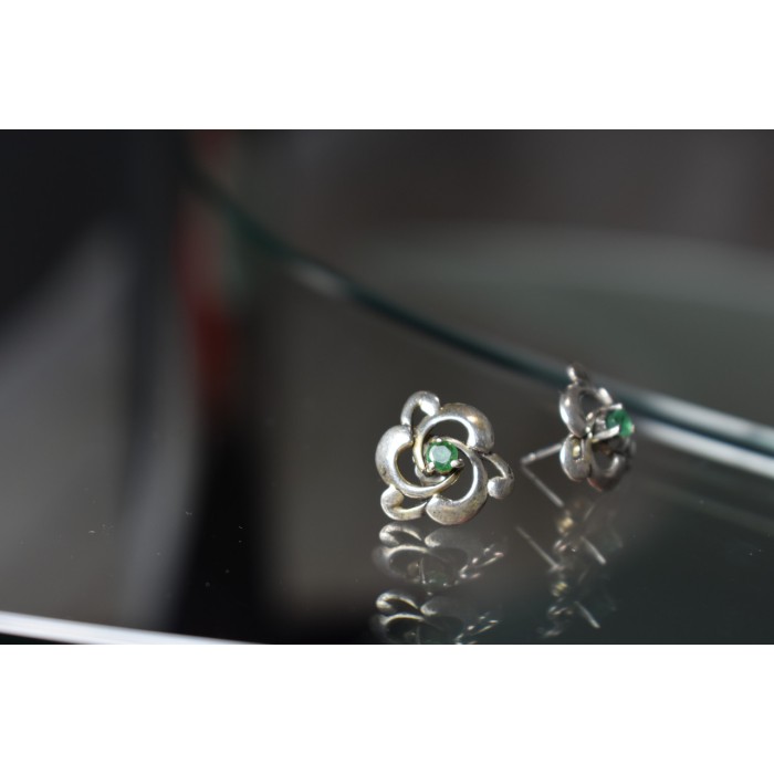 Sky Jewelry Серебряные серьги-гвоздики 925 проба с Изумрудом