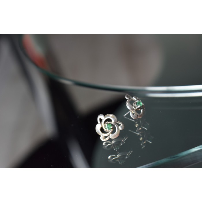 Sky Jewelry Серебряные серьги-гвоздики 925 проба с Изумрудом