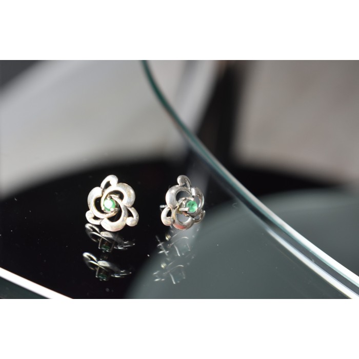 Sky Jewelry Серебряные серьги-гвоздики 925 проба с Изумрудом