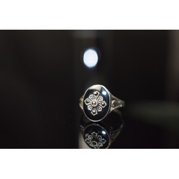 Sky Jewelry Серебряное кольцо 925 пробы с черной эмалью и камнями Шпинель