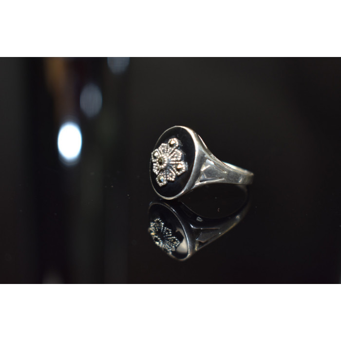 Sky Jewelry Серебряное кольцо 925 пробы с черной эмалью и камнями Шпинель