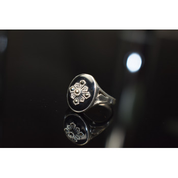 Sky Jewelry Серебряное кольцо 925 пробы с черной эмалью и камнями Шпинель