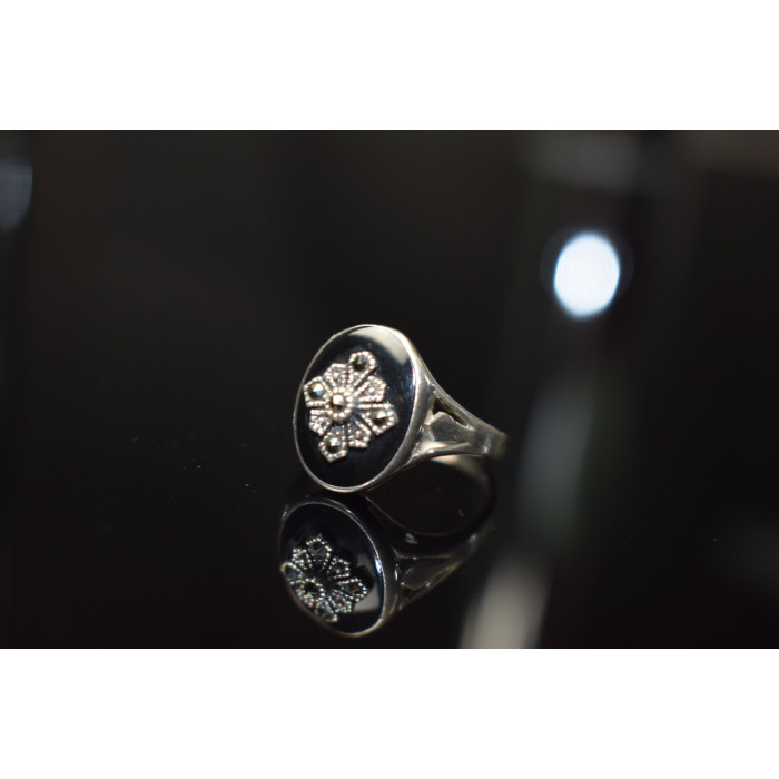 Sky Jewelry Серебряное кольцо 925 пробы с черной эмалью и камнями Шпинель