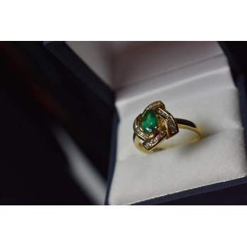 Sky Jewelry Серебряное кольцо в позолоте с Изумрудом и фианитами