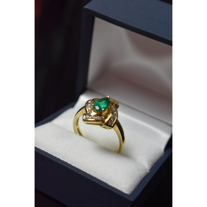 Sky Jewelry Серебряное кольцо в позолоте с Изумрудом и фианитами