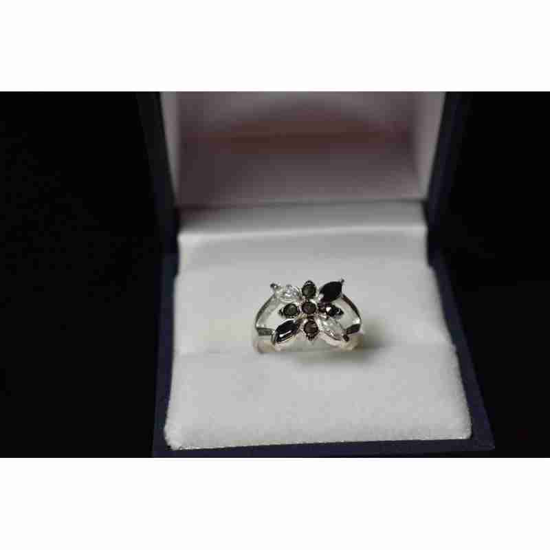 Sky Jewelry Серебряное кольцо 925 пробы с Черной Шпинелью и фианитами