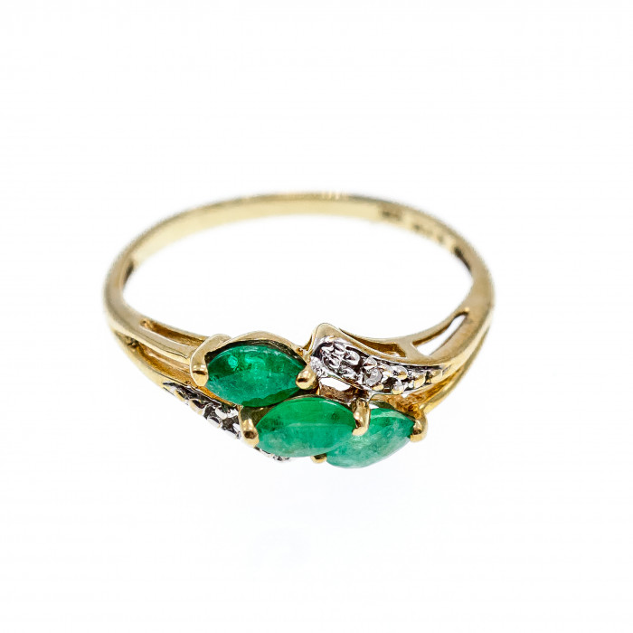 Sky Jewelry Золотое кольцо 10К (417 проба) с Изумрудом и бриллиантами