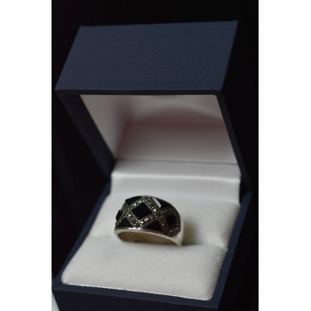 Sky Jewelry Серебряное кольцо с Черным Нефритом и кварцем