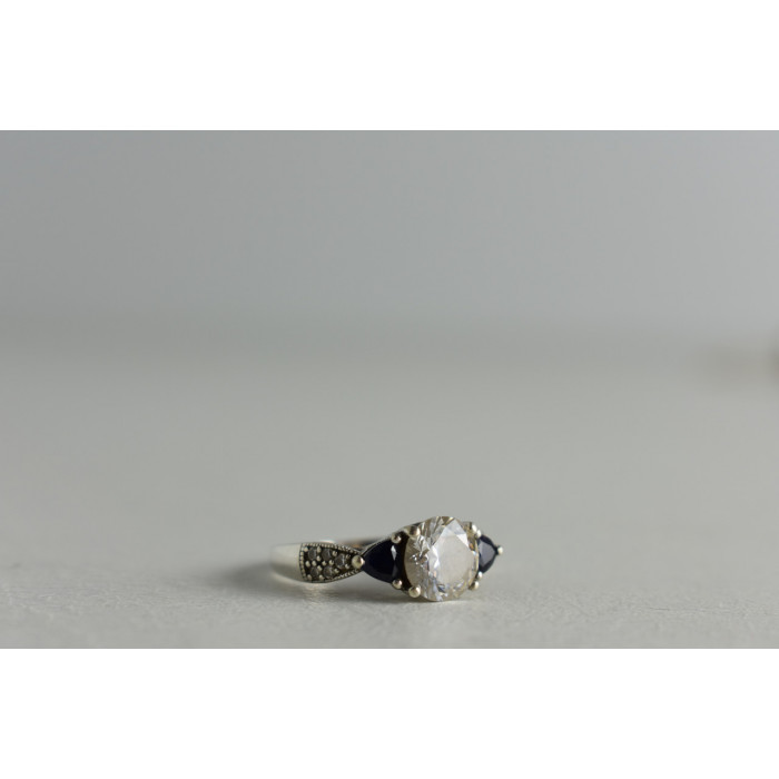 Sky Jewelry Серебряное кольцо с Бесцветным Турмалином *АХРОИТ* и сапфирами