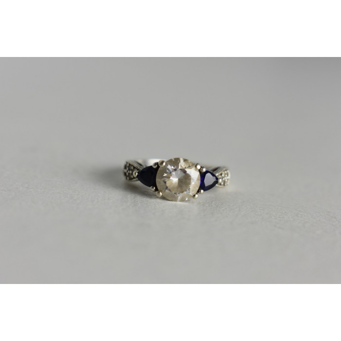 Sky Jewelry Серебряное кольцо с Бесцветным Турмалином *АХРОИТ* и сапфирами