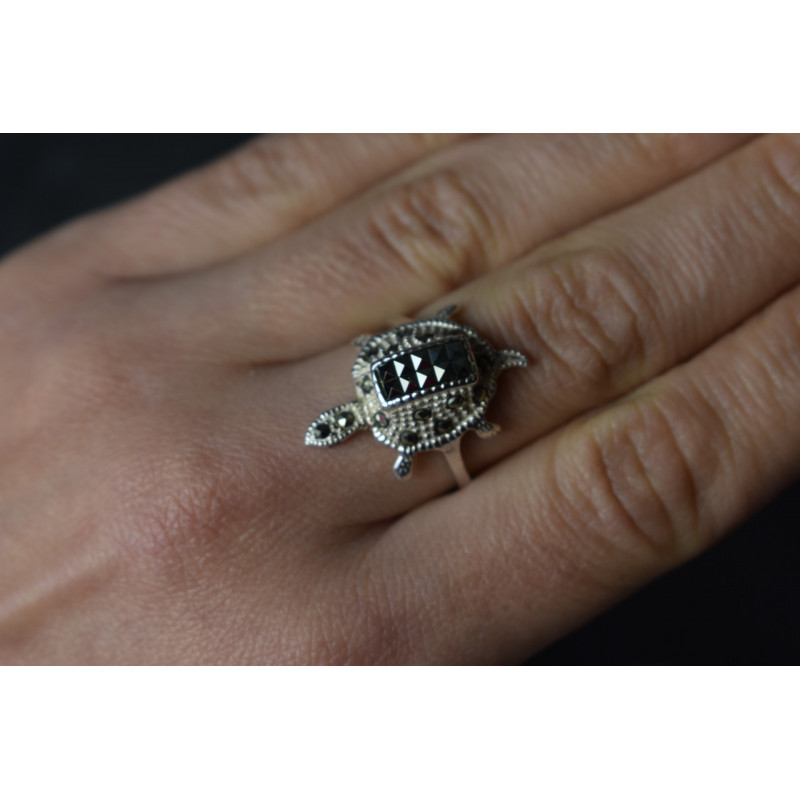Sky Jewelry Серебряное кольцо *Черепаха* с камнем Морион