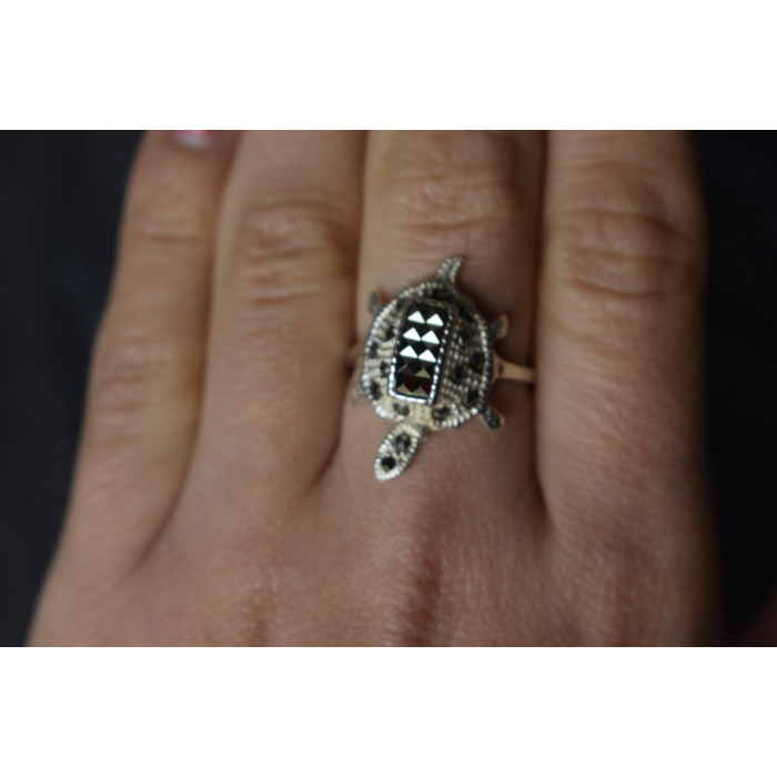 Sky Jewelry Серебряное кольцо *Черепаха* с камнем Морион