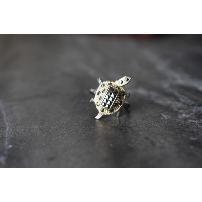 Sky Jewelry Серебряное кольцо *Черепаха* с камнем Морион
