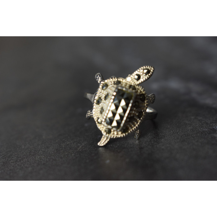 Sky Jewelry Серебряное кольцо *Черепаха* с камнем Морион