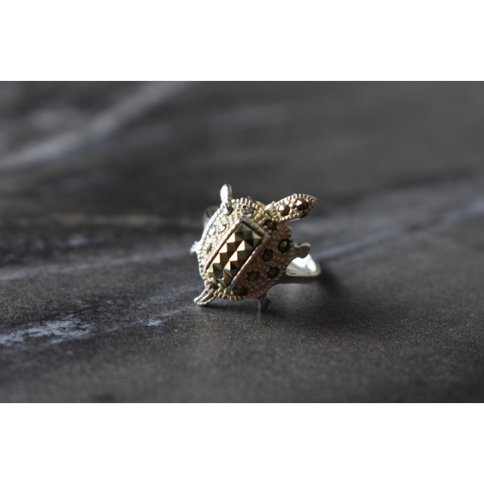 Sky Jewelry Серебряное кольцо *Черепаха* с камнем Морион